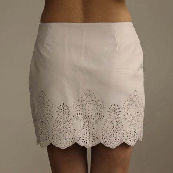 Forever 22 Cream Ivory Vegan Leather Mini Skirt Laser Cutouts Scalloped Hem Sz12 - Picture 15 of 15